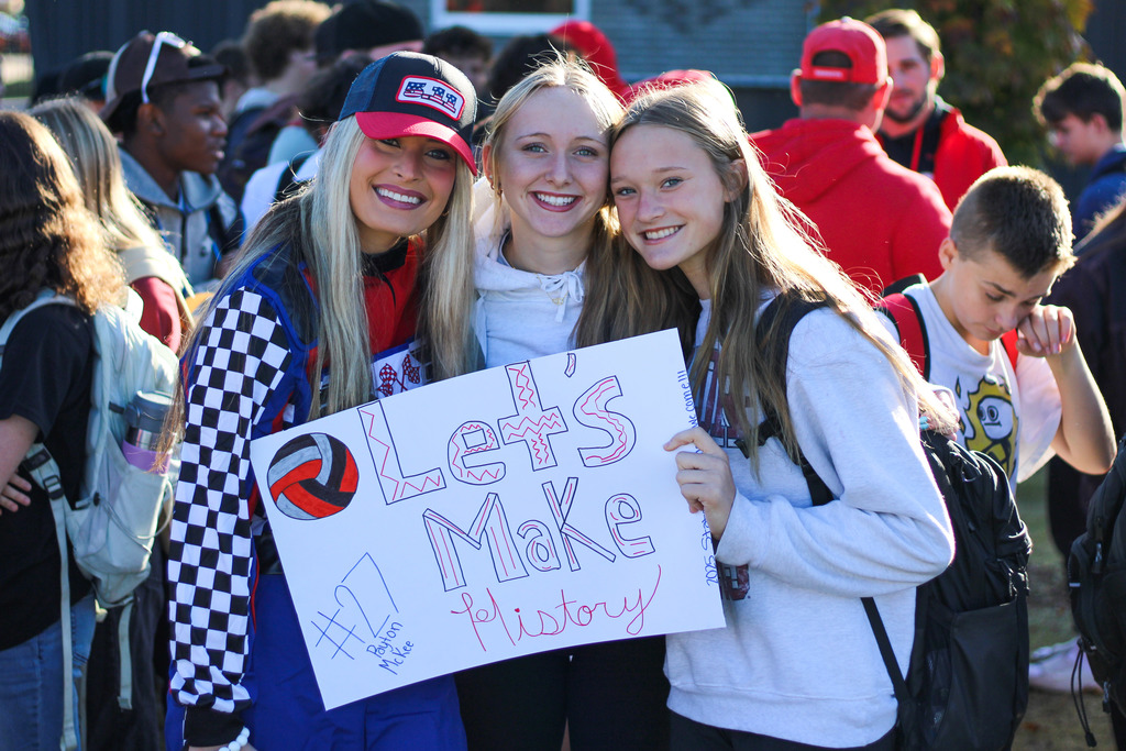 FJHS Students outside to cheer on HS volleyball team