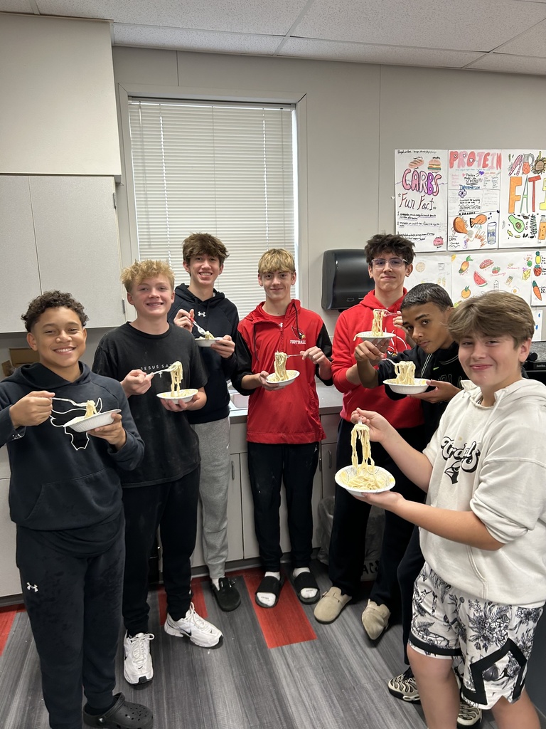 Students in FAC eating pasta