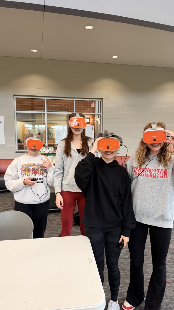 students doing virtual reality