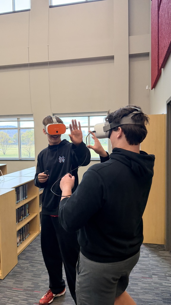 students doing virtual reality