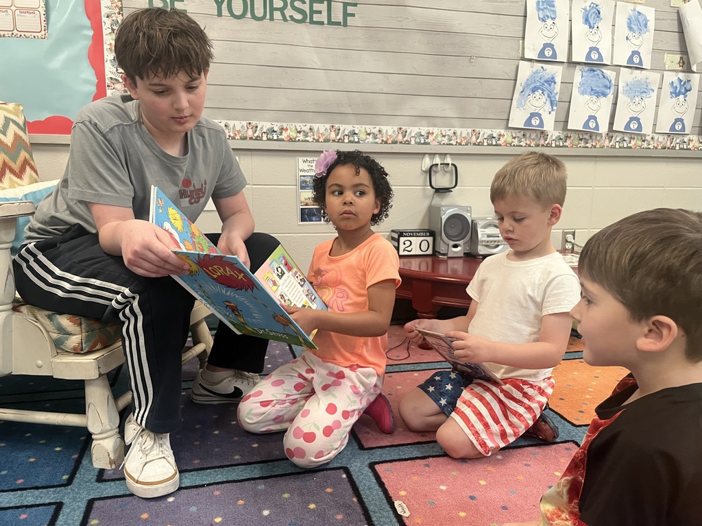 FJHS student reads to PreK