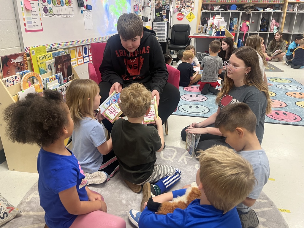 FJHS student reads to PreK