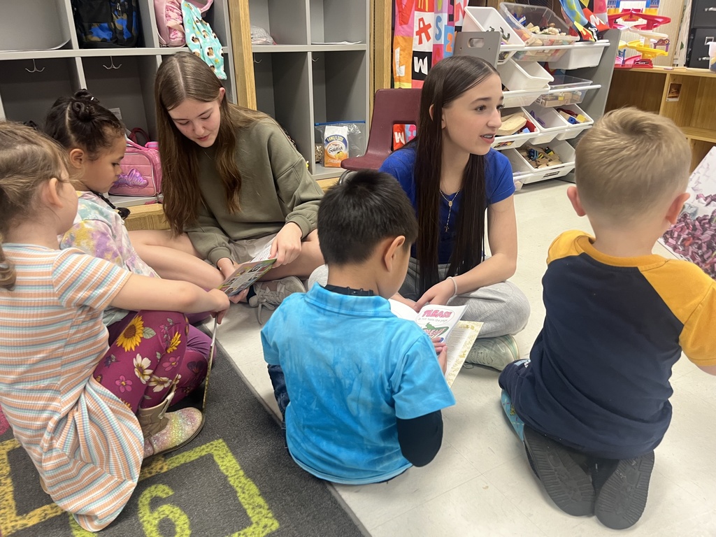 FJHS student reads to PreK