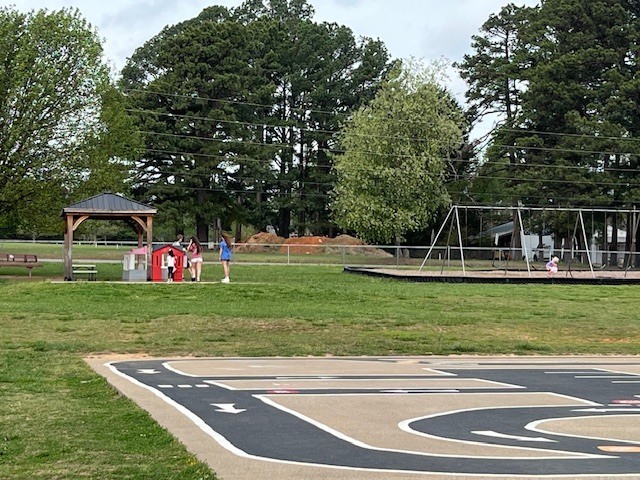 FJHS Cardinal Ambassadors helping at the pre-k Egg Hunt