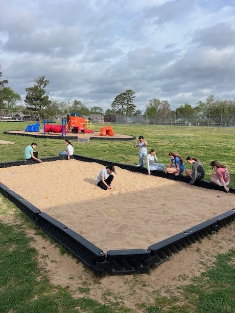 FJHS Cardinal Ambassadors helping at the pre-k Egg Hunt