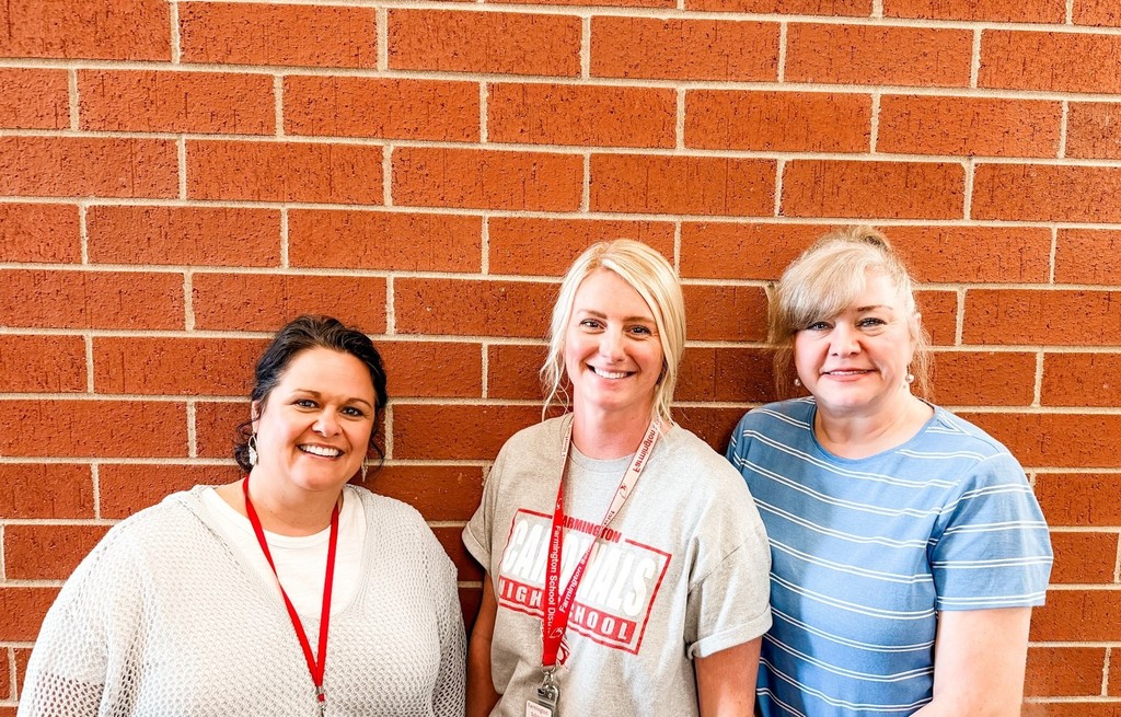 3 secretaries posing