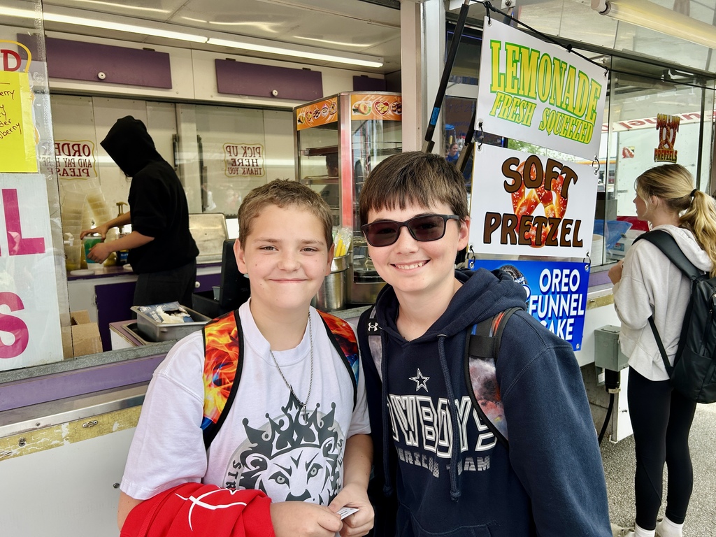 Students in line for food trucks