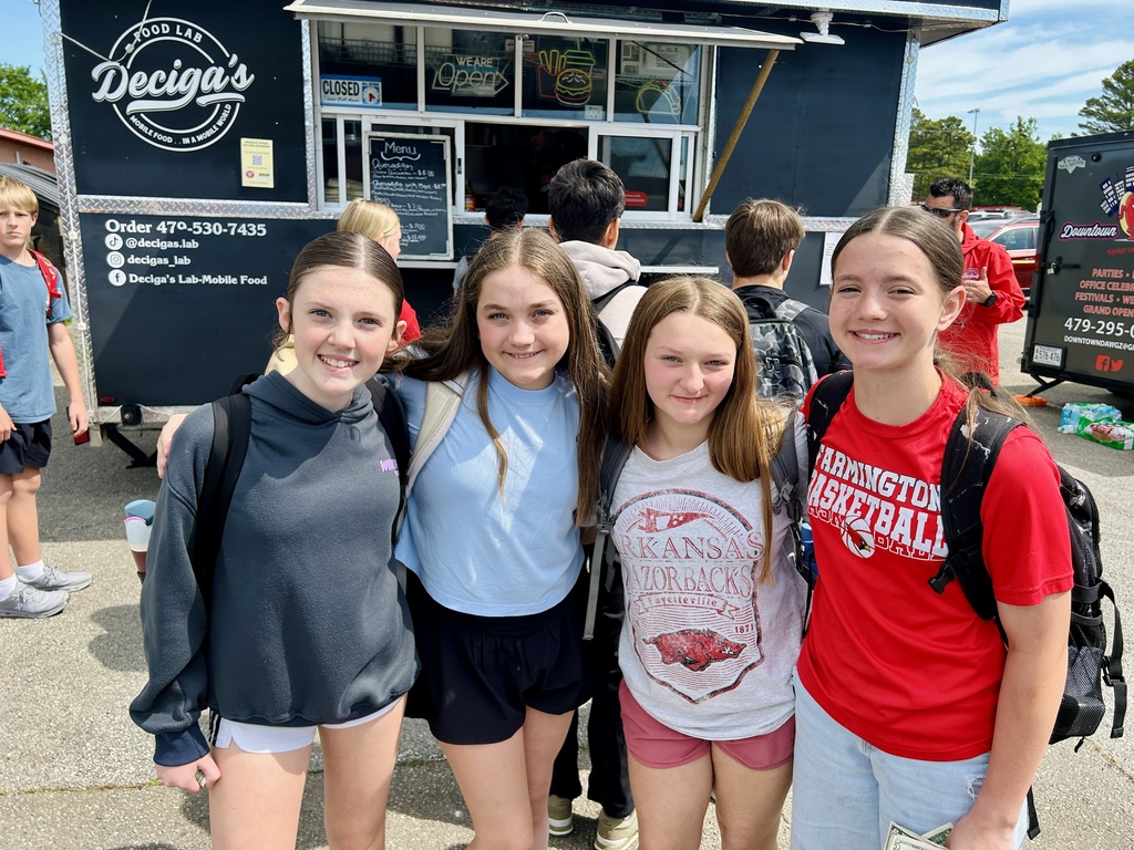 Students in line for food trucks