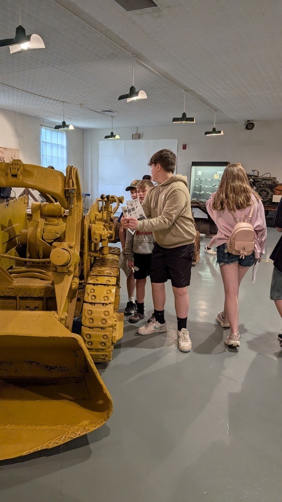 students learning about the mines inside the museum at an exhibit
