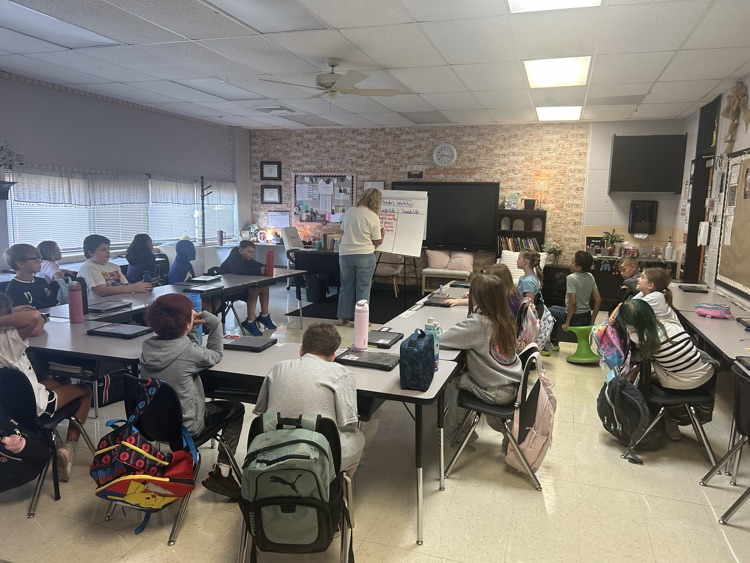 Voss’ students setting up reader workshop