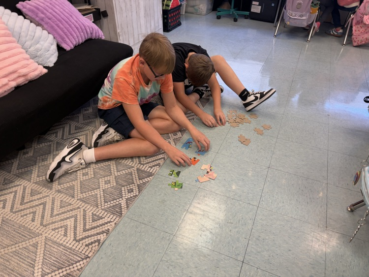 students collaborating on puzzle 