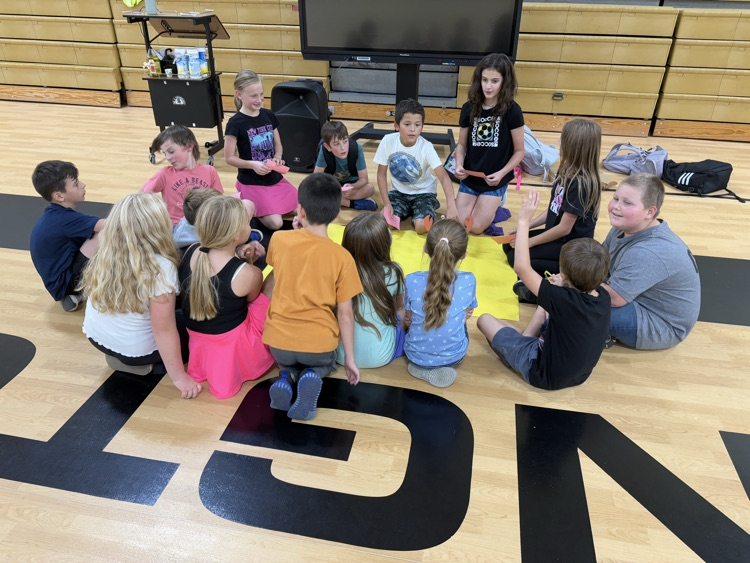 fourth graders presenting their science fair projects