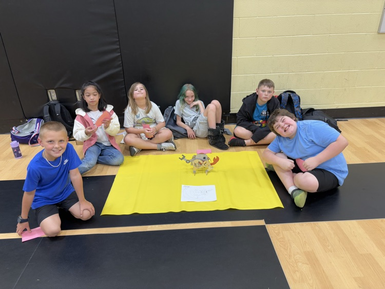 fourth graders presenting their science fair projects