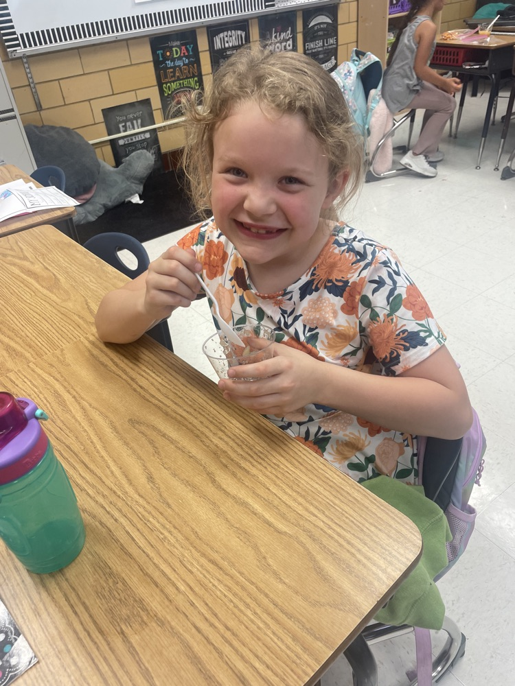 students making/eating applesauce