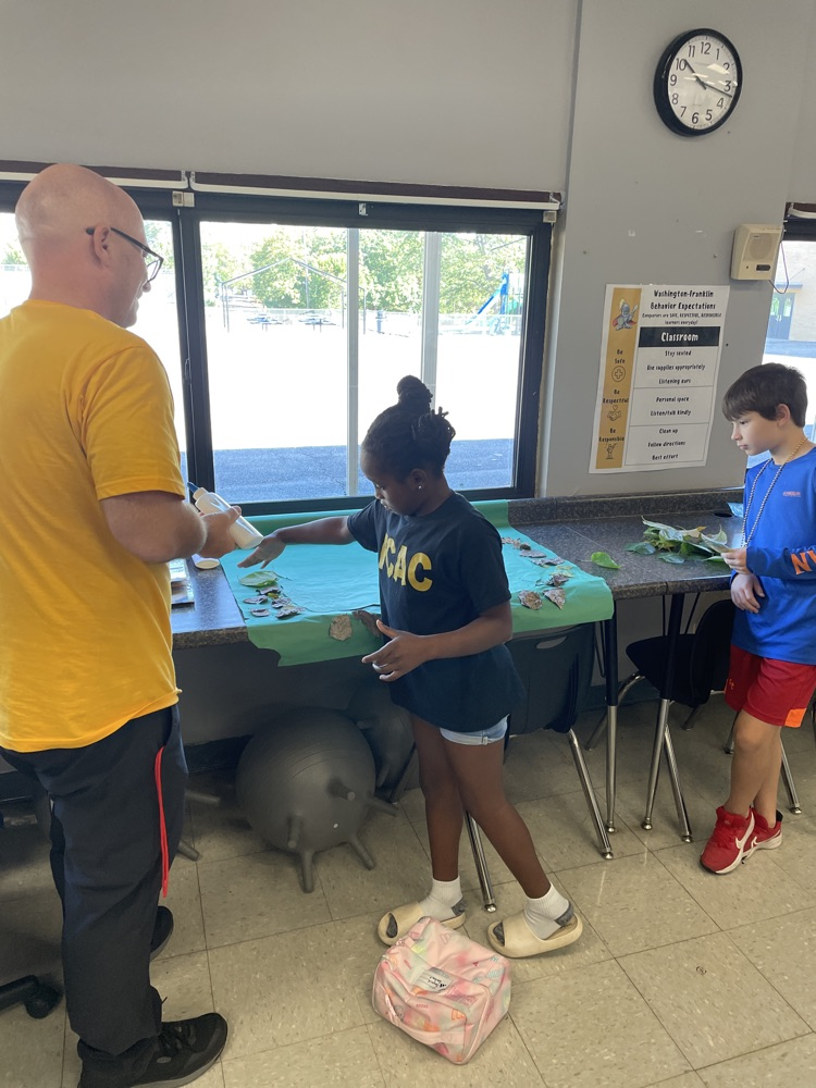 students working on 3 Branches of Government Project