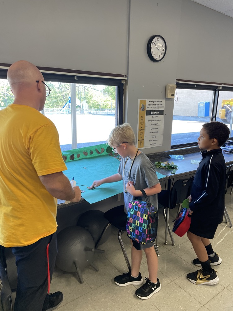 students working on 3 Branches of Government Project