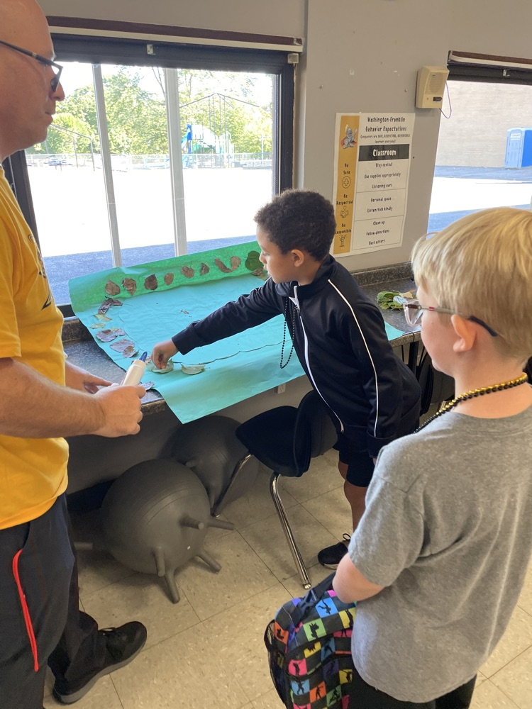 students working on 3 Branches of Government Project