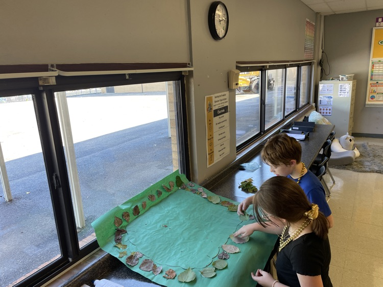 students working on 3 Branches of Government Project