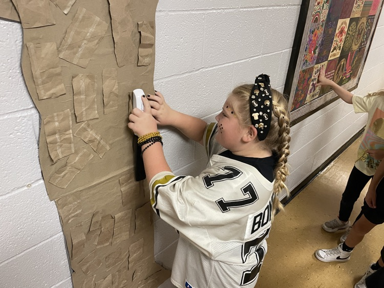 students working on 3 Branches of Government Project