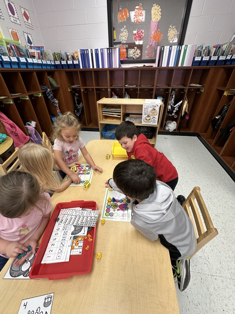 Mrs. G’s students are practicing turn taking and counting with 1:1 correspondence playing board games in their math station🎲