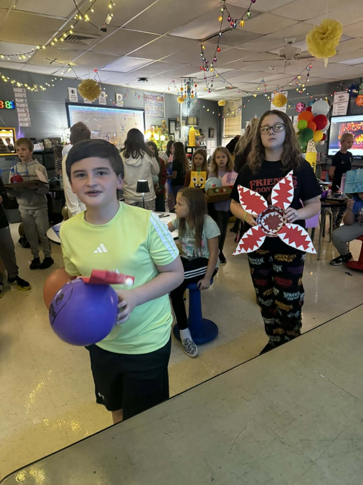 students making balloon projects