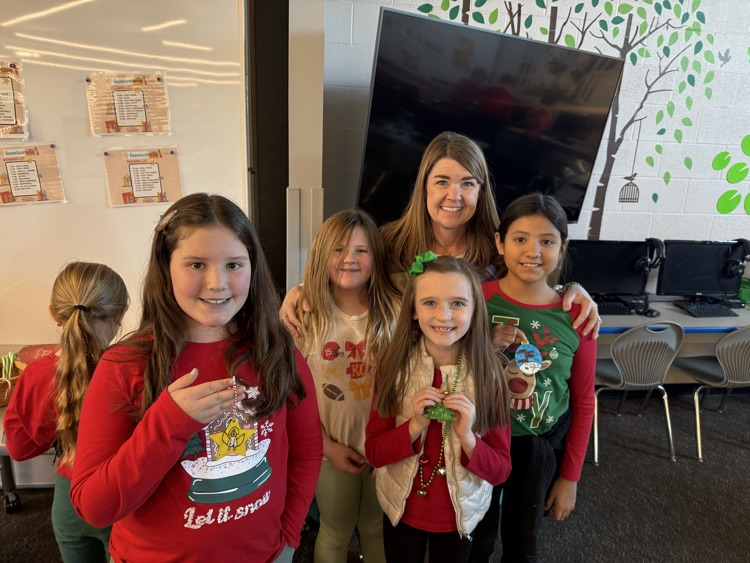 students in the library 