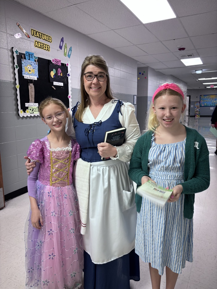 kids dressed as book characters 