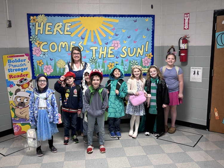 kids dressed as book characters 