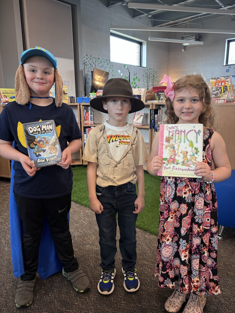 kids dressed as book characters 