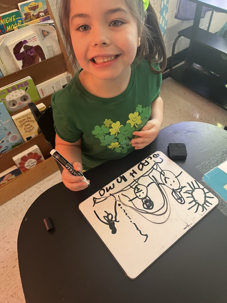 A leprechaun drawing ✍️