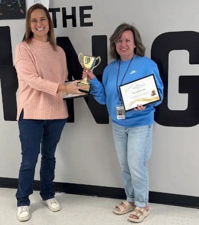 Ms. Rachel Armstrong handing award to Ms. Abi Feltner