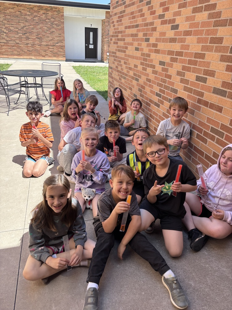 kids with popsicles 