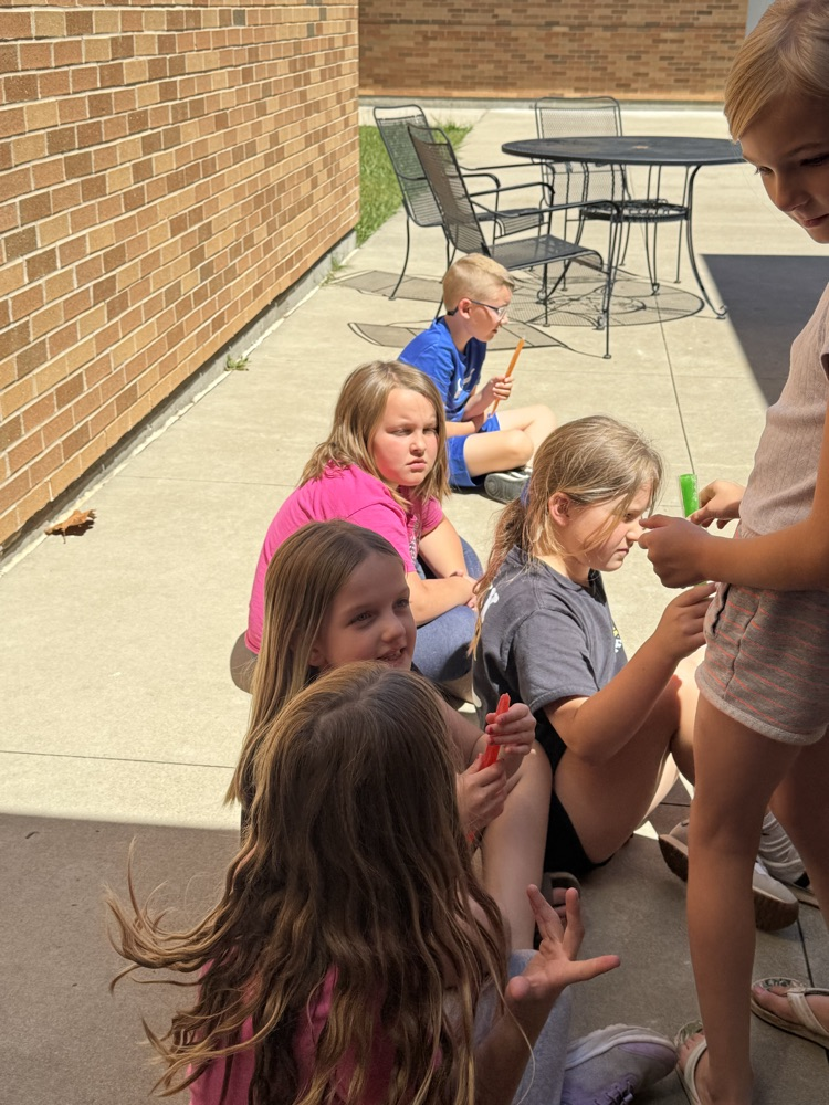 kids with popsicles 