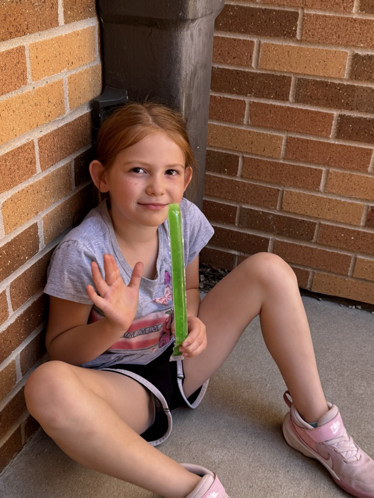 kids with popsicles 