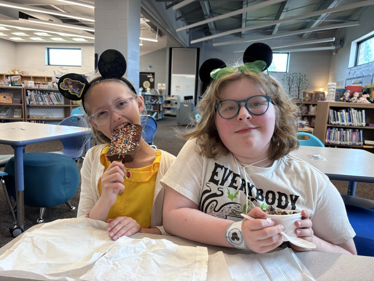 kids with ice cream 