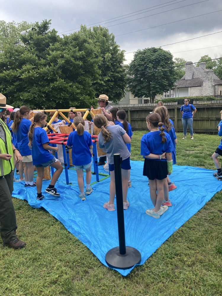 kids on a field trip