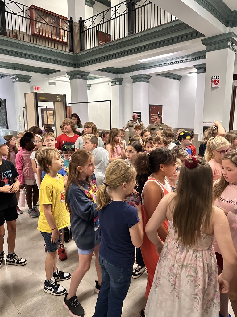 Kids entering courthouse