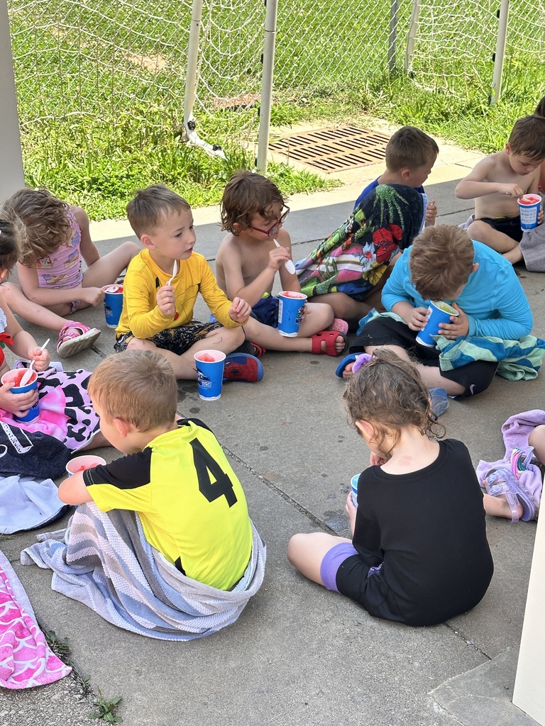 Kids eating snow cones