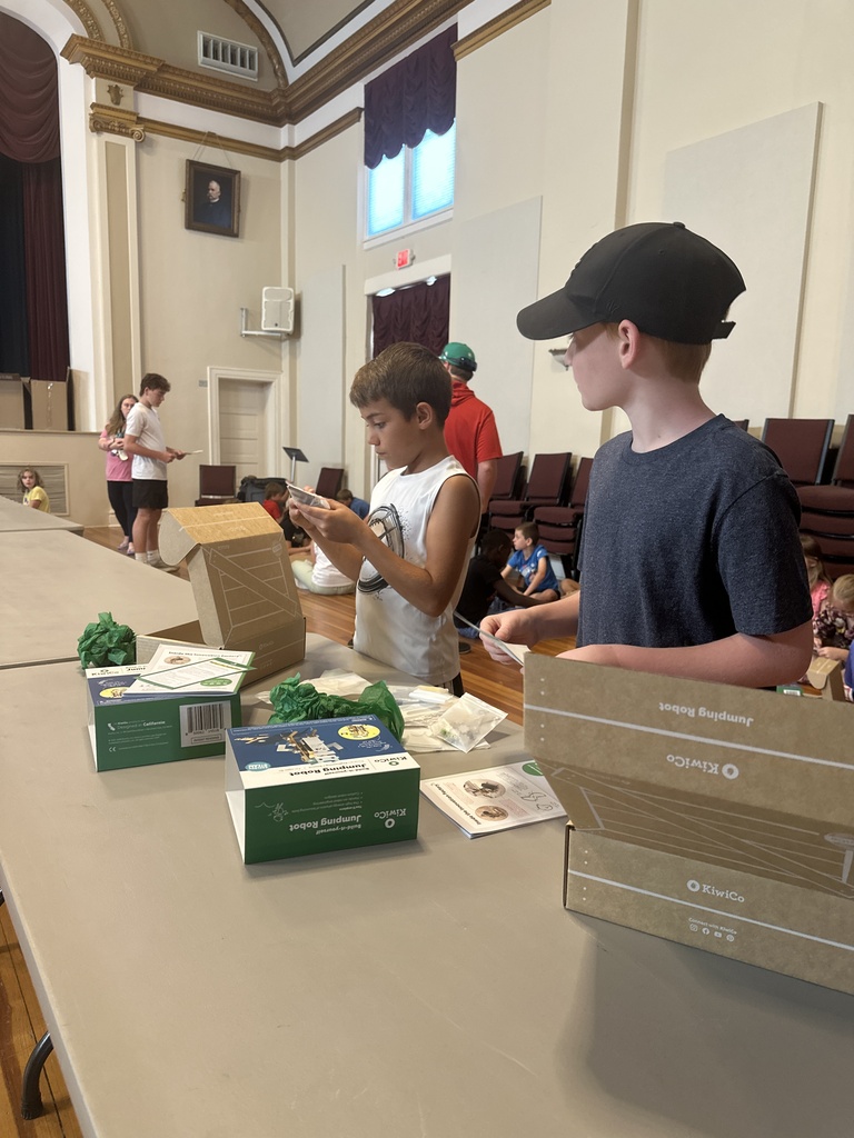 Kids building a robot