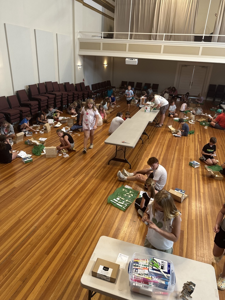 Kids building a robot