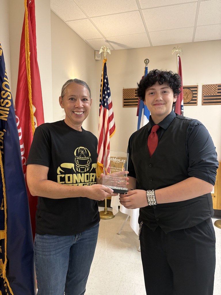 Carrie Hinson presented with the Missouri DeMolay Teacher of the Year Award.