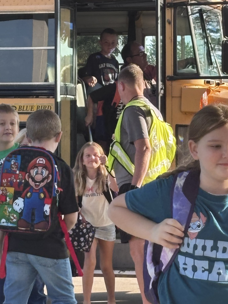 students getting off the bus
