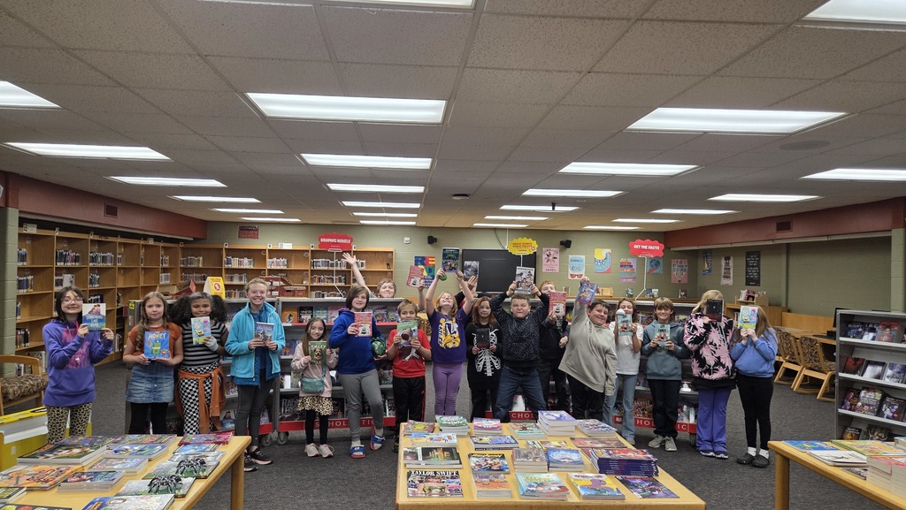 4th graders with books from book fair