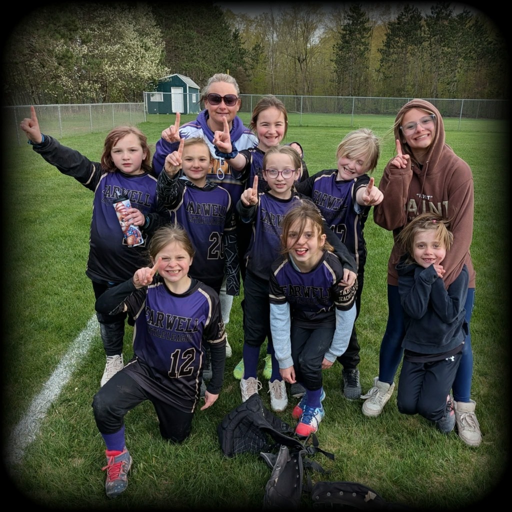 8U softball team sponsored by the Farwell Elementary staff