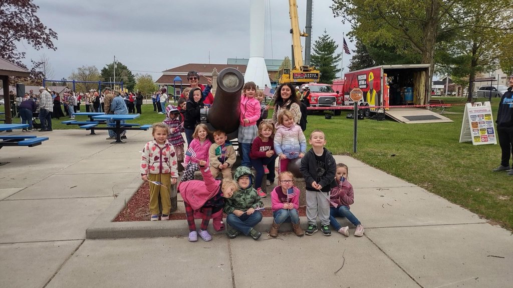 GROUP OF ELEMENTARY PRESCHOOL STUDENTS THAT WENT TO THE VILLAGE PARK TO SAY THE PLEDGE OF ALLIGANCE 