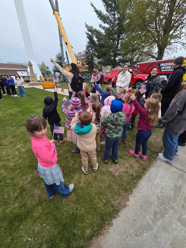 STUDENTS GATHERED GETTING READY TO SAY THE PLEDGE OF ALLIGANCE AT FARWELLS PARK MAY 2026