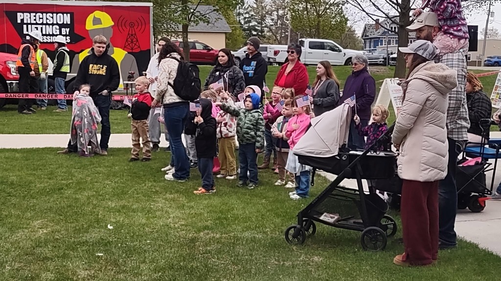 GROUP OF ELEMENTARY PRESCHOOL STUDENTS THAT WENT TO THE VILLAGE PARK TO SAY THE PLEDGE OF ALLIGANCE 