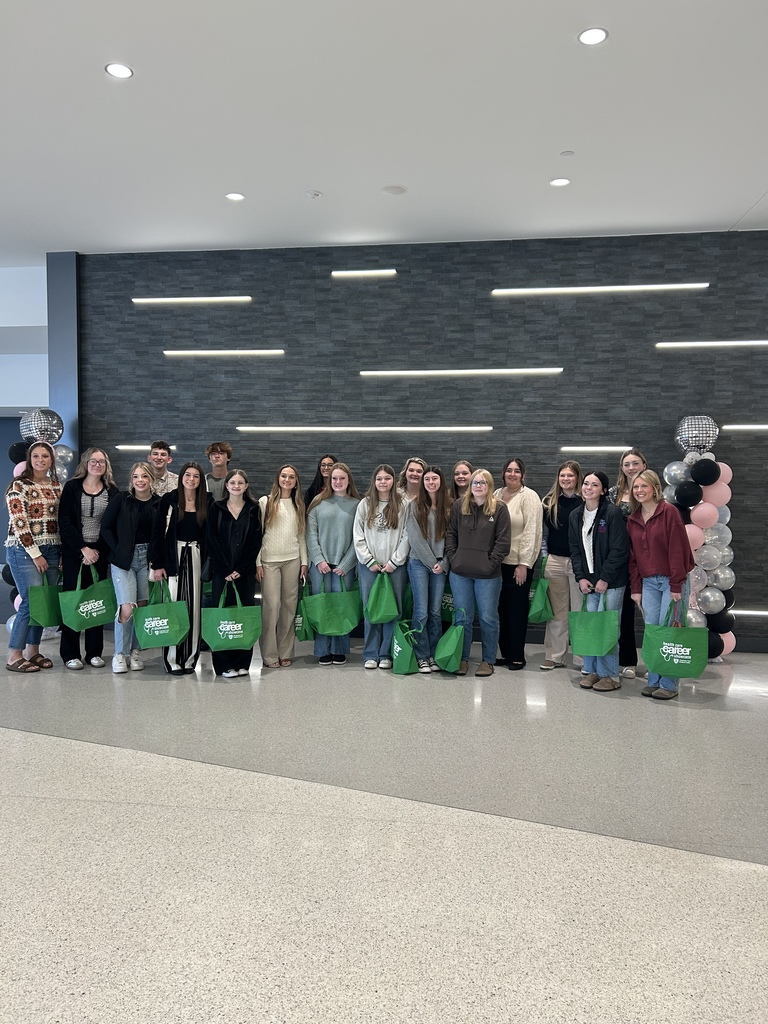 MTHS students at the CAMC healthcare career fair.