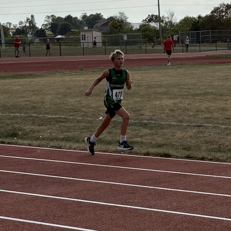 Coen Rommel running towards the finish line