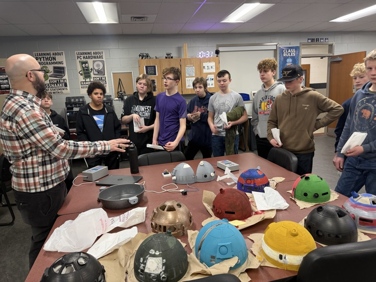 8th grade student tour at Southern Hills CTC